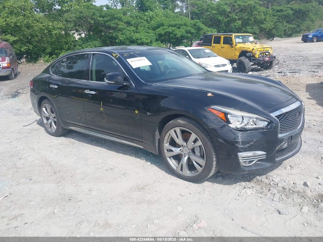 2016 INFINITI Q70 3.7
