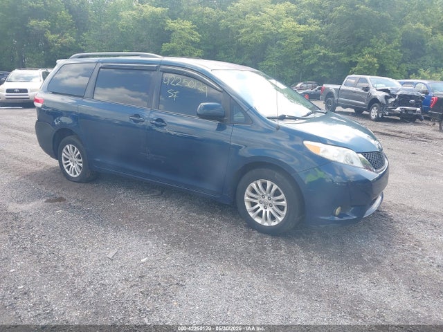 2011 TOYOTA SIENNA LE V6