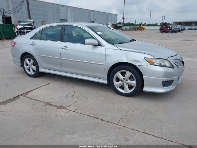 2011 TOYOTA CAMRY SE