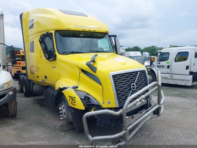 2020 VOLVO VN 