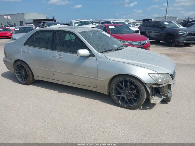 2001 LEXUS IS 