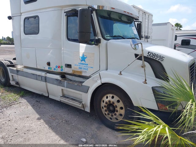 2005 VOLVO VN VNL