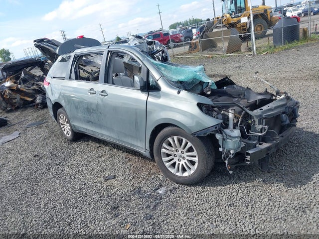 2013 TOYOTA SIENNA XLE V6 8 PASSENGER