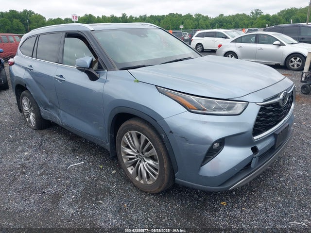 2022 TOYOTA HIGHLANDER PLATINUM