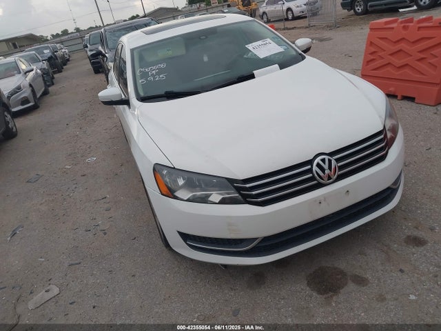 2013 VOLKSWAGEN PASSAT SE