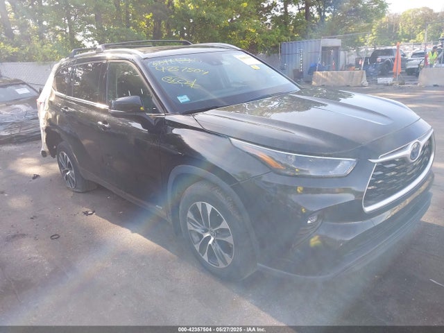2022 TOYOTA HIGHLANDER HYBRID XLE