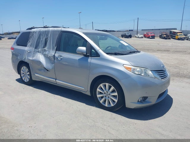 2011 TOYOTA SIENNA LIMITED V6