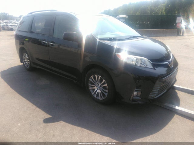 2019 TOYOTA SIENNA XLE 8 PASSENGER