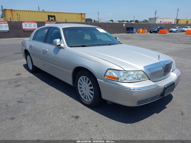 2005 LINCOLN TOWN CAR SIGNATURE LIMITED