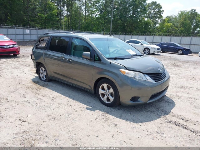 2011 TOYOTA SIENNA LE V6