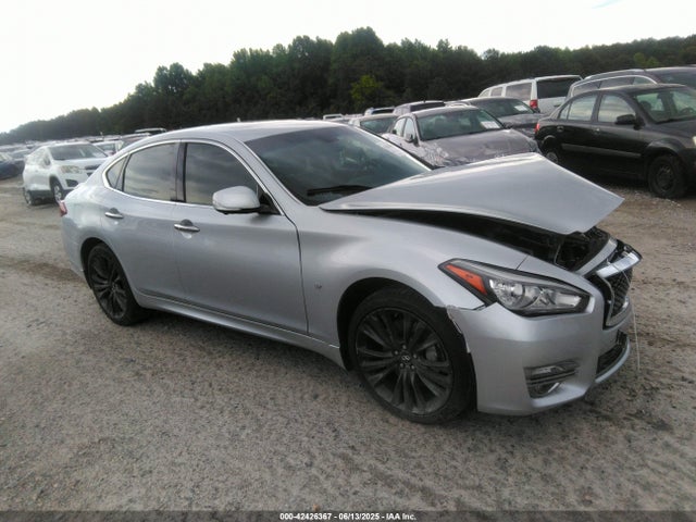 2016 INFINITI Q70 3.7X