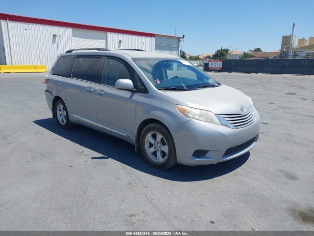 2017 TOYOTA SIENNA LE 8 PASSENGER