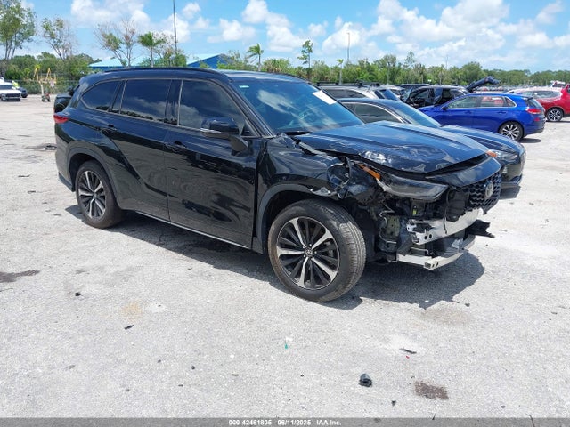 2022 TOYOTA HIGHLANDER XSE