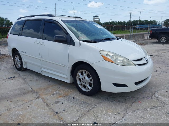 2007 TOYOTA SIENNA LE