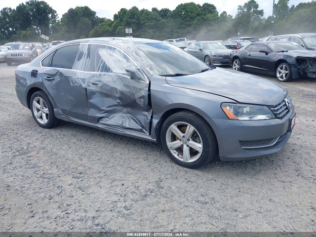 2013 VOLKSWAGEN PASSAT 2.0L TDI SE