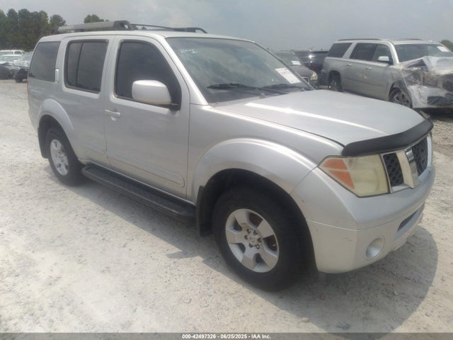 2005 NISSAN PATHFINDER SE