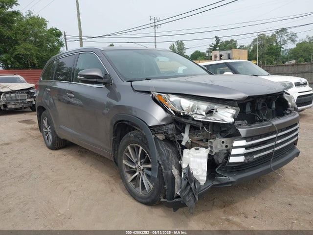 2017 TOYOTA HIGHLANDER XLE
