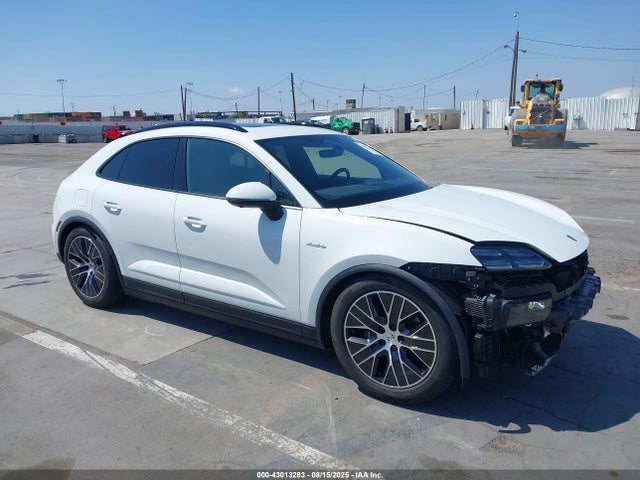 2025 PORSCHE MACAN 4