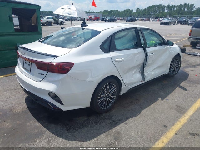 KIA FORTE GT-LINE - 4