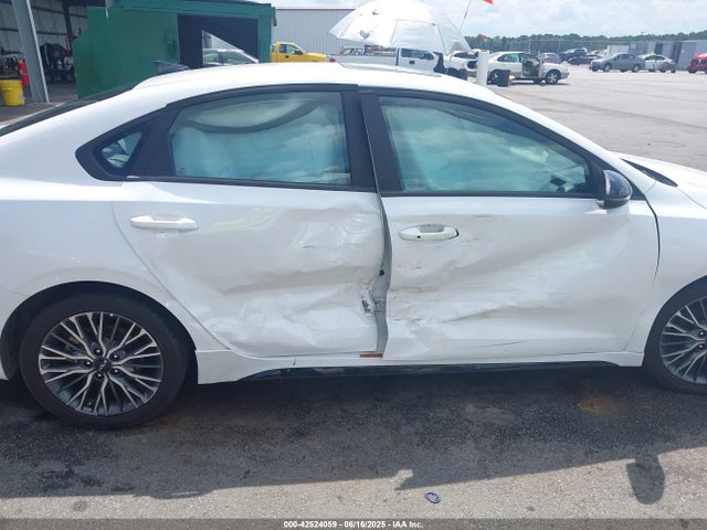 KIA FORTE GT-LINE - 6