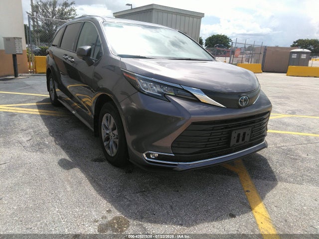 2023 TOYOTA SIENNA XLE