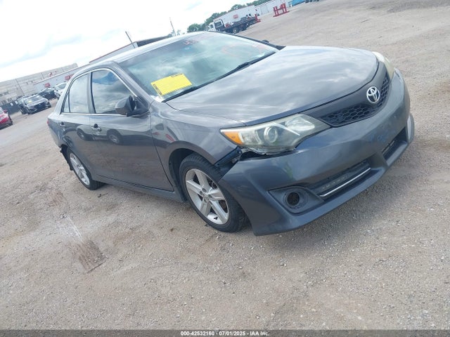 2014 TOYOTA CAMRY SE