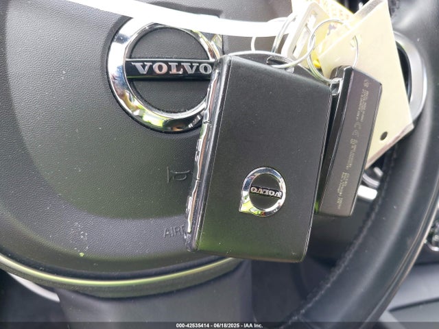 2020 Volvo V60, VIN: YV1102EK3L2382229
