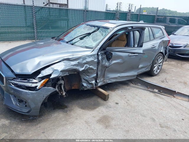 2020 Volvo V60, VIN: YV1102EK3L2382229