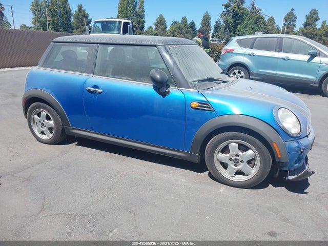 2011 MINI COOPER 