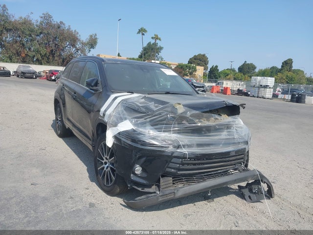 2018 TOYOTA HIGHLANDER SE