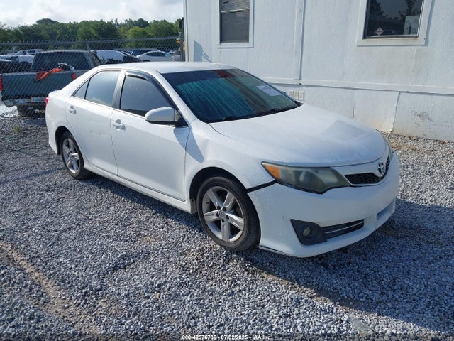 2014 TOYOTA CAMRY SE