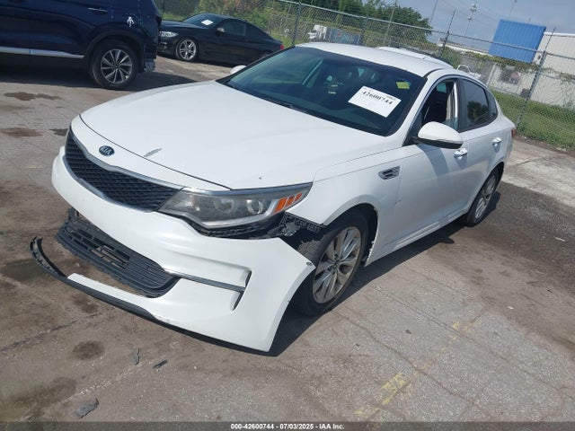 2017 KIA OPTIMA LX — фото 2