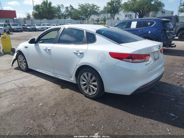 2017 KIA OPTIMA LX — фото 3