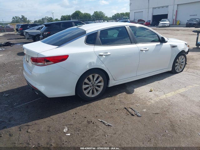 2017 KIA OPTIMA LX — фото 4