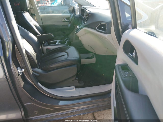 2023 CHRYSLER PACIFICA TOURING L 5