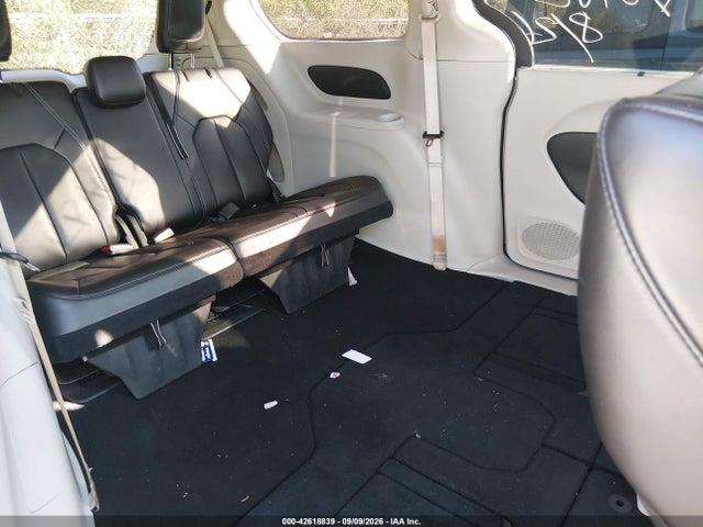 2023 CHRYSLER PACIFICA TOURING L 8