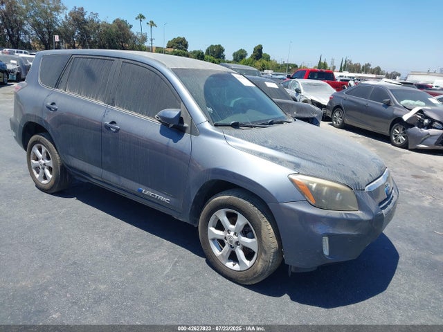 2013 TOYOTA RAV4 