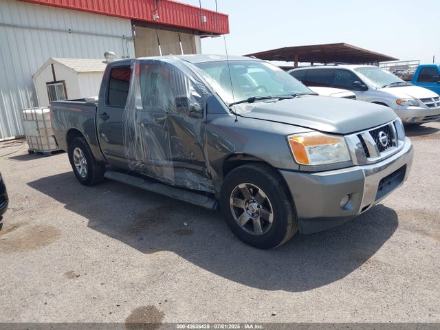 2013 NISSAN TITAN SV