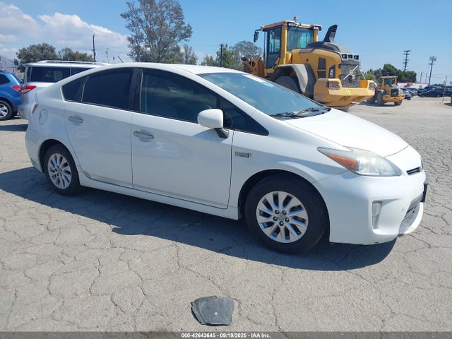 2014 TOYOTA PRIUS 