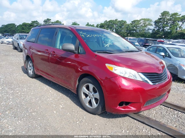2011 TOYOTA SIENNA LE V6