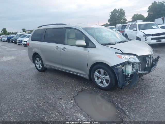 2015 TOYOTA SIENNA LE 8 PASSENGER