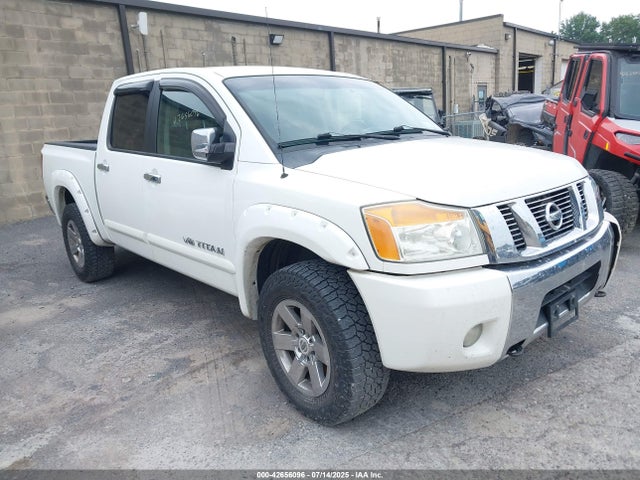 2011 NISSAN TITAN SV