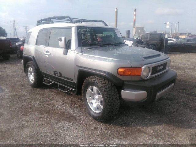 2010 TOYOTA FJ CRUISER 
