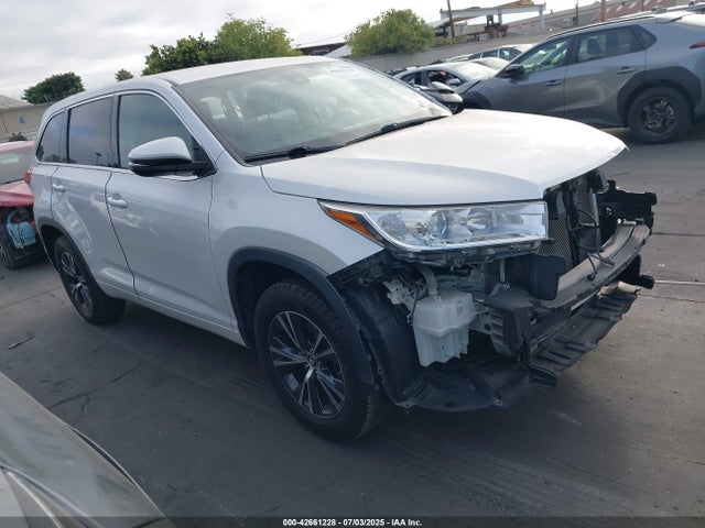 2018 TOYOTA HIGHLANDER LE