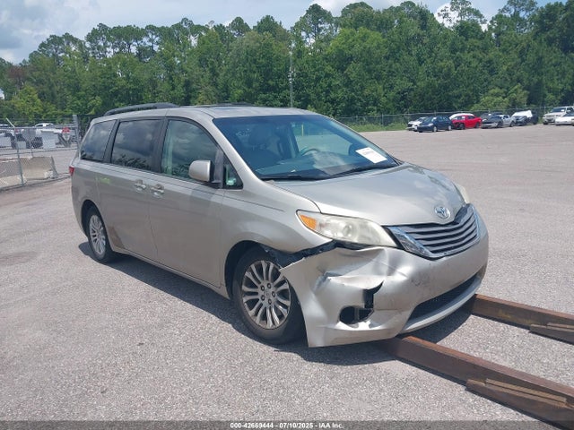 2015 TOYOTA SIENNA XLE 8 PASSENGER