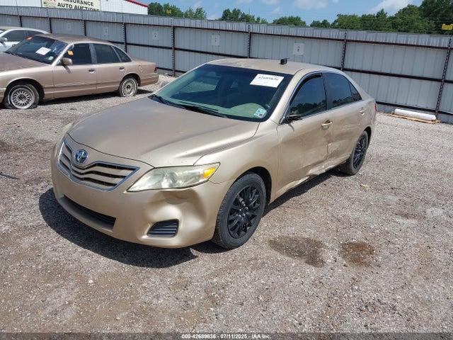 2011 Toyota CAMRY LE photo 2