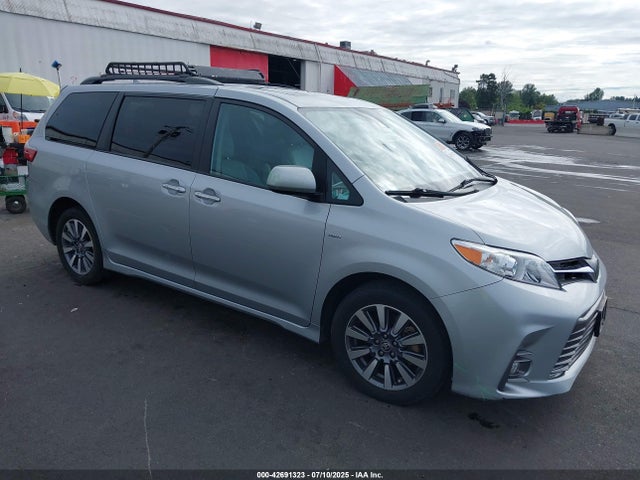 2020 TOYOTA SIENNA XLE
