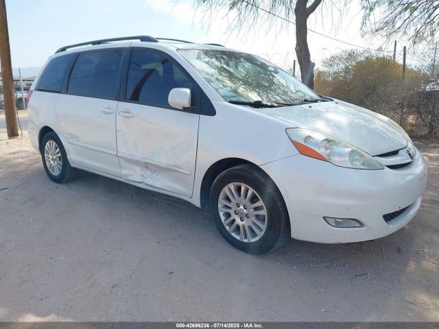2010 TOYOTA SIENNA XLE
