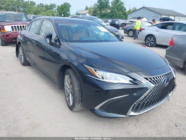 2022 LEXUS ES 300H LUXURY