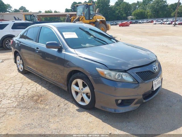 2011 TOYOTA CAMRY SE